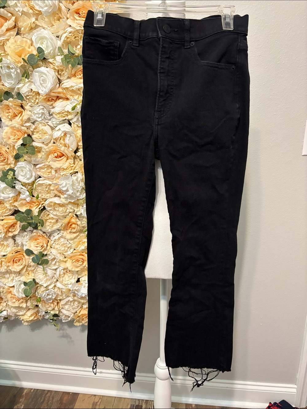 Express Black Women's Cropped Raw-Hem Jeans